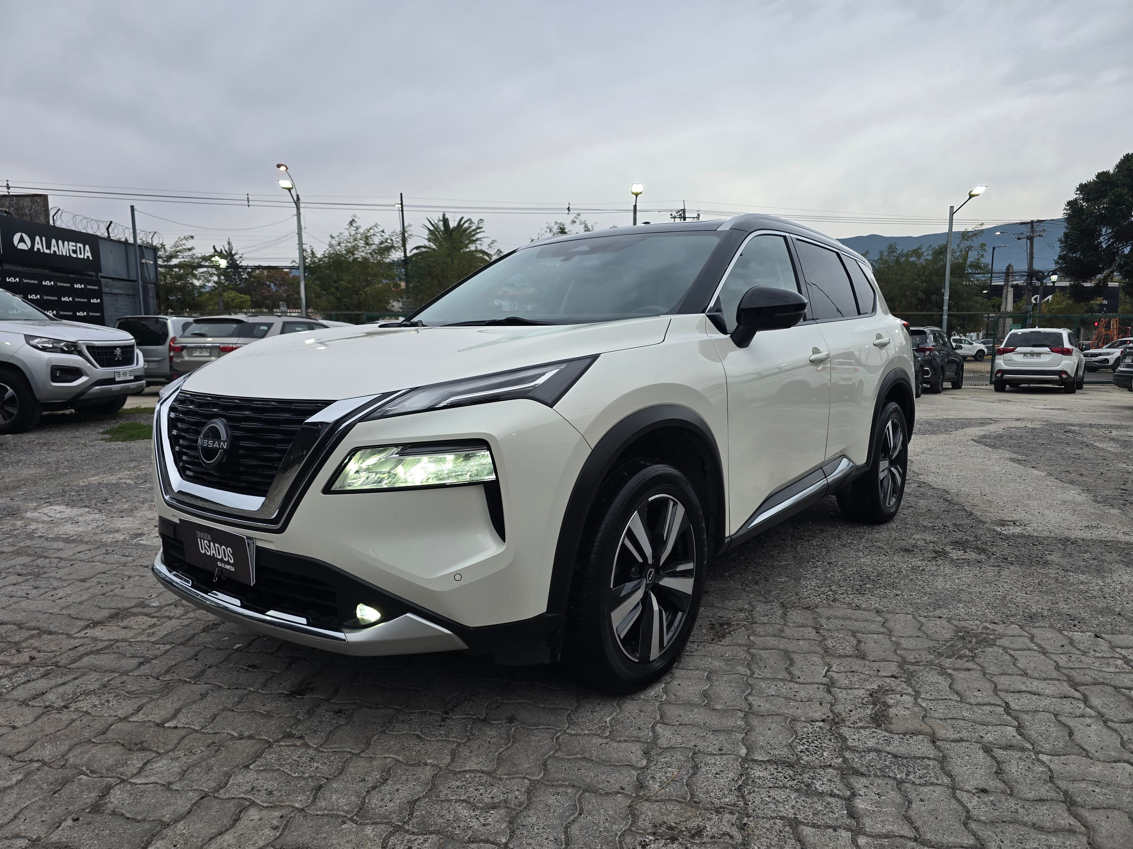 NISSAN X TRAIL 4X4 7P CVT 2.5